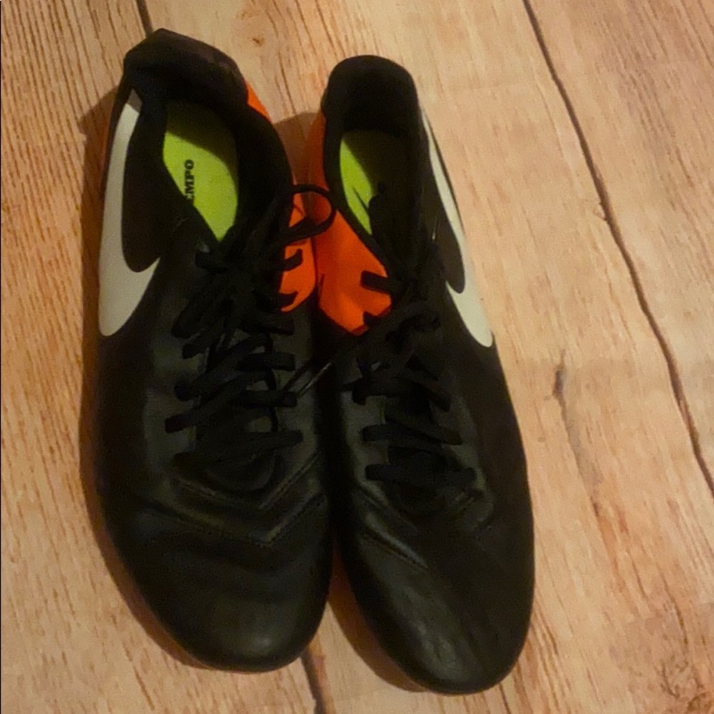 NWOB Nike Tiempo youth boys soccer cleats size 13